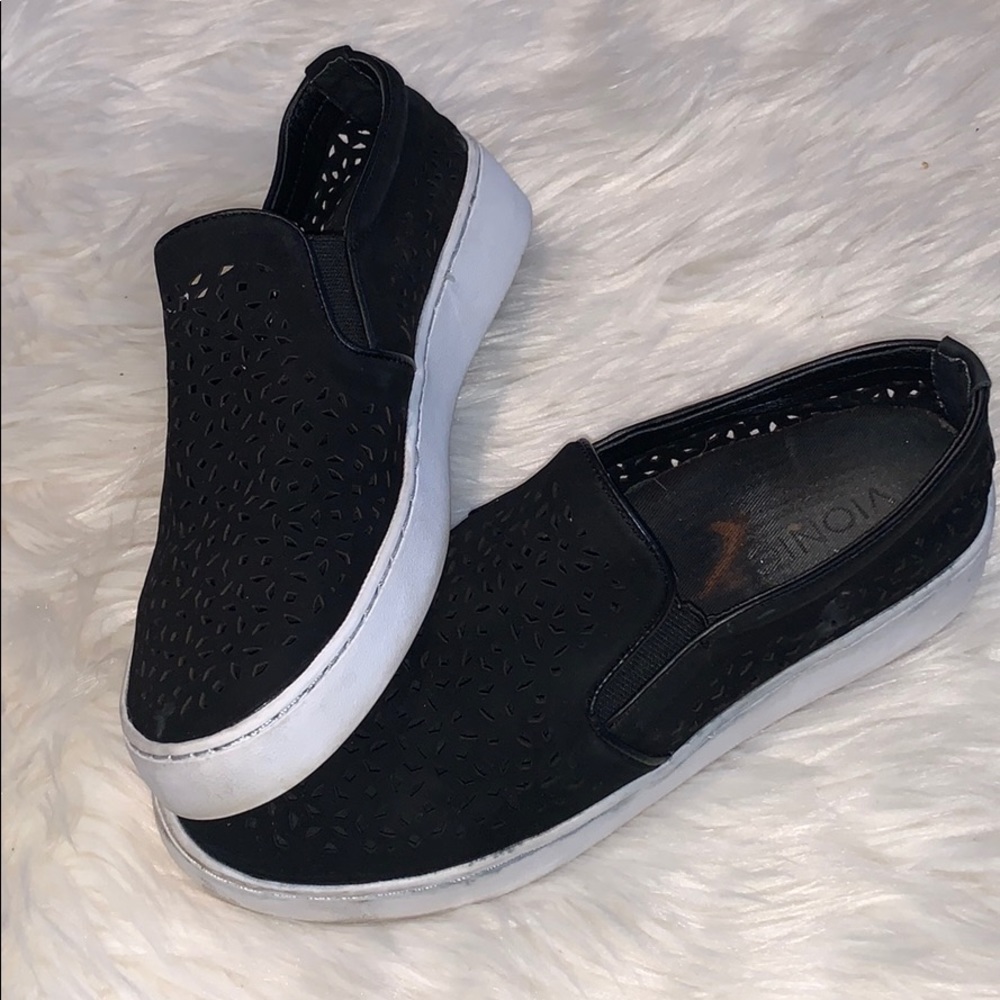 Vionic perforated slip-on